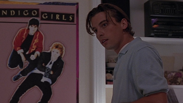 Billy talks to Sidney