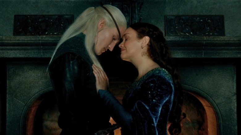 Alicent touching her forehead to Aemond's (2026)