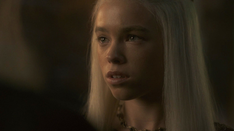   Rhaenyra Targaryen escoltant Viserys