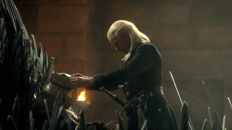 Daemon crowns his brother Viserys in "House of the Dragon" (2022)