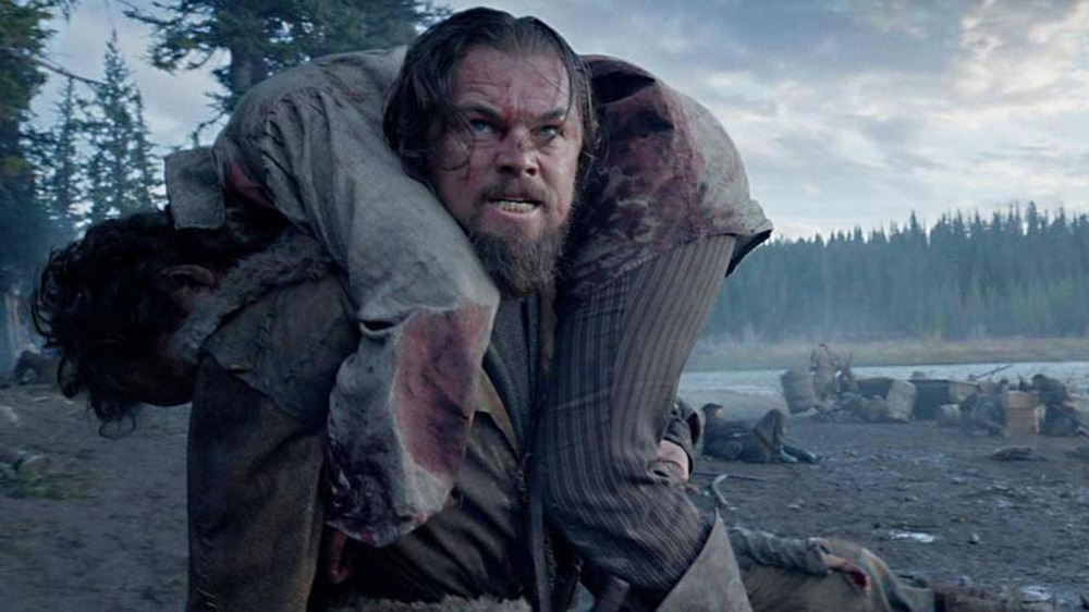 Leonardo DiCaprio carrying a body in The Revenant 