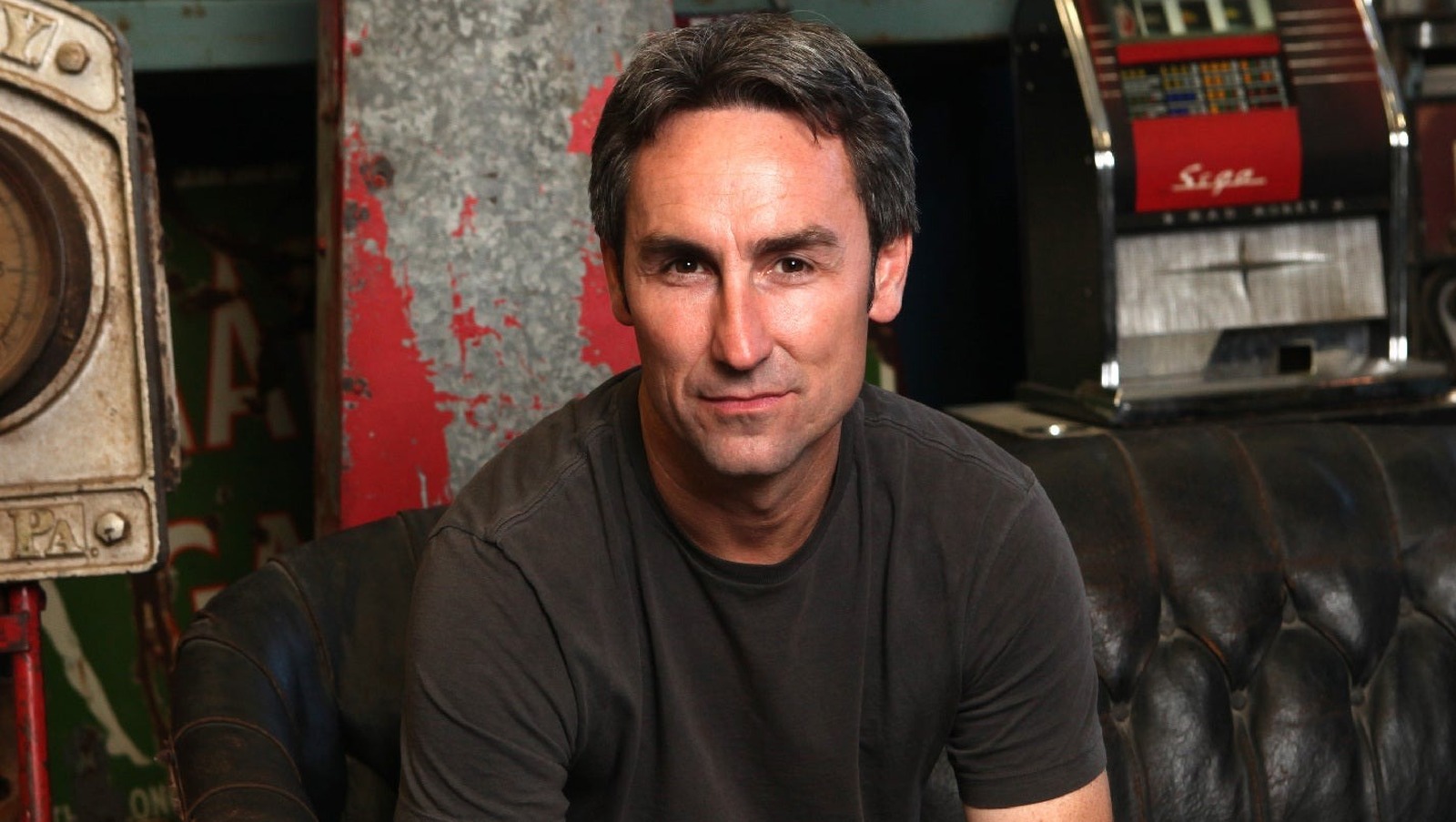 How American Pickers Tracked Down Jack White’s Missing, One-Of-A-Kind Trailer – Looper