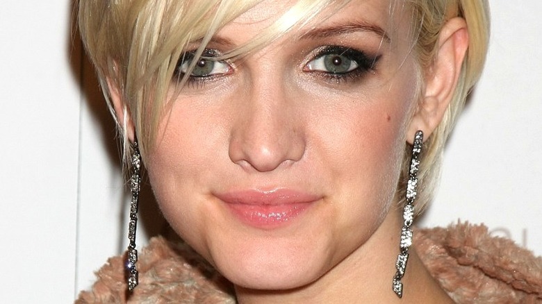 Ashlee Simpson smiling 