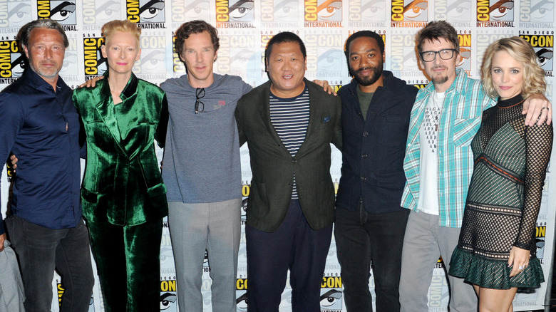 Doctor Strange cast posing