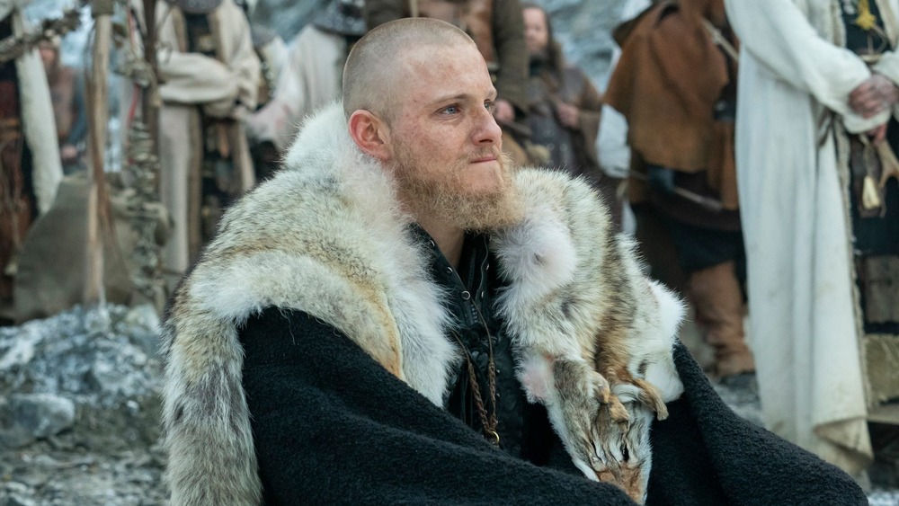 Alexander Ludwig Bjorn Vikings wearing pelt