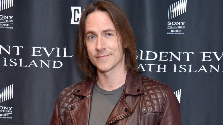 Matthew Mercer posing at event