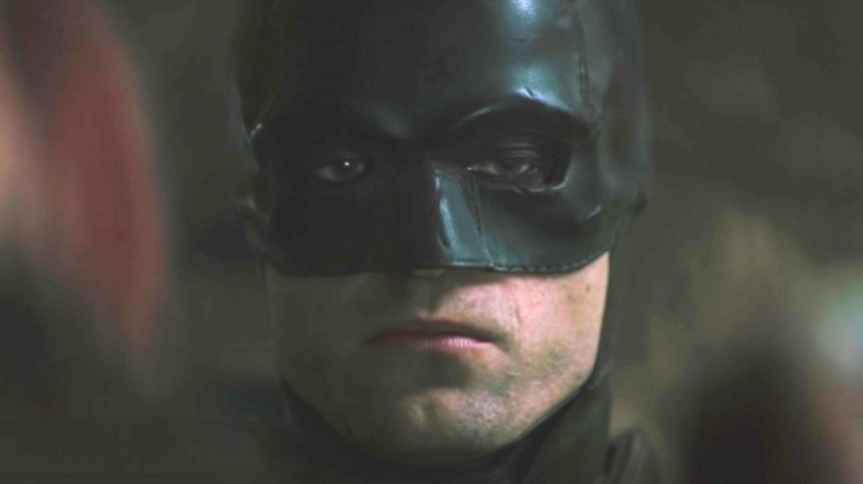 Robert Oattinson as the Batman with mask on 