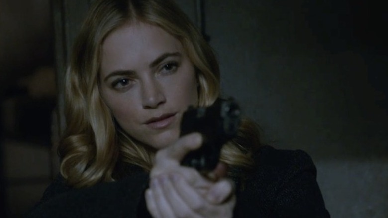 Eleanor Bishop holding a criminal at gunpoint