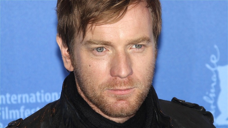 Ewan McGregor posing for pictures