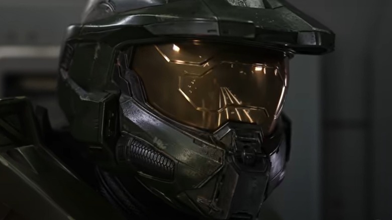 Master Chief looking to his right