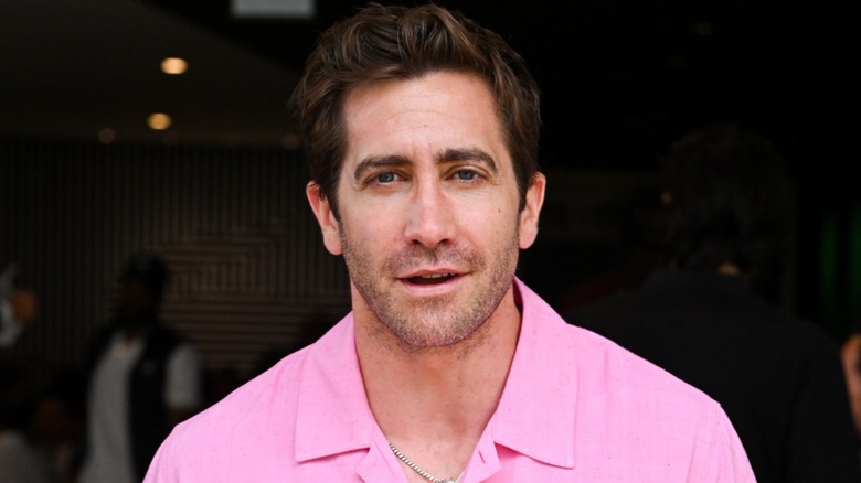 Jake Gyllenhaal wearing pink shirt