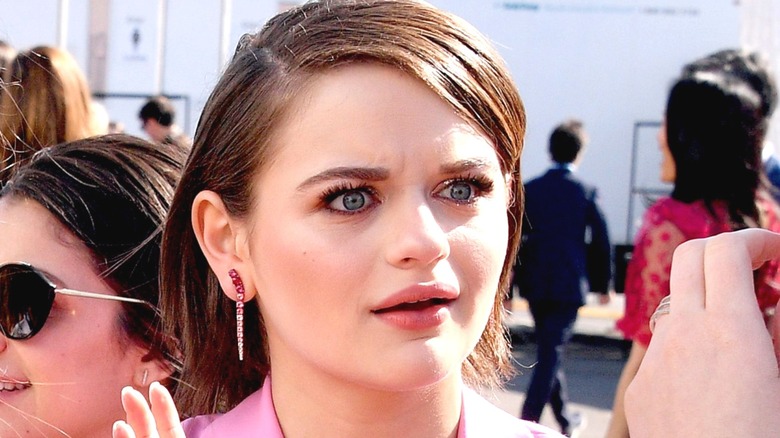 Joey King looking puzzled