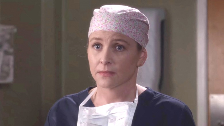 Arizona Robbins in scrubs preparing for surgery