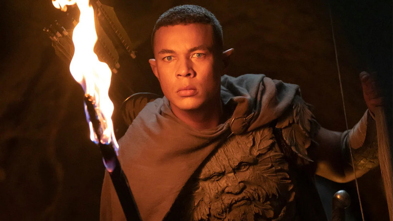 Arondir holding a torch