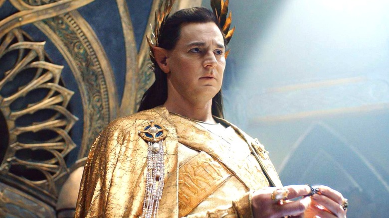 Gil-galad dressed in gold outfit