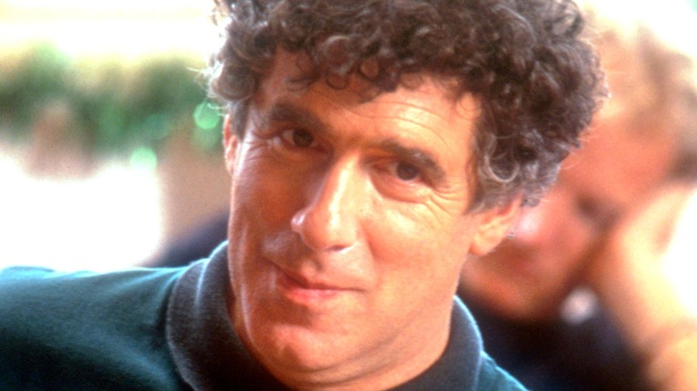 Elliott Gould posing