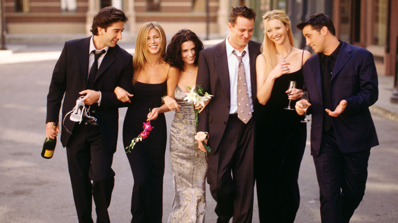 Friends cast in promo photo 