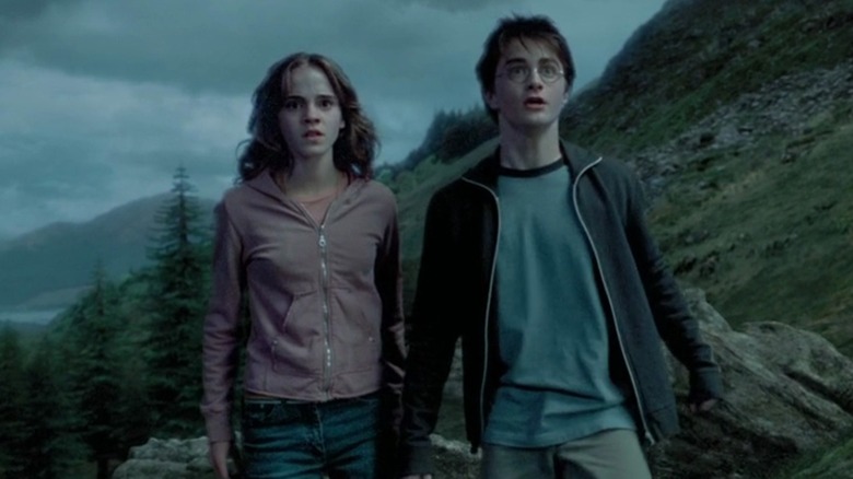 Harry and Hermione look shocked in "Harry Potter and the Prisoner of Azkaban" (2004)