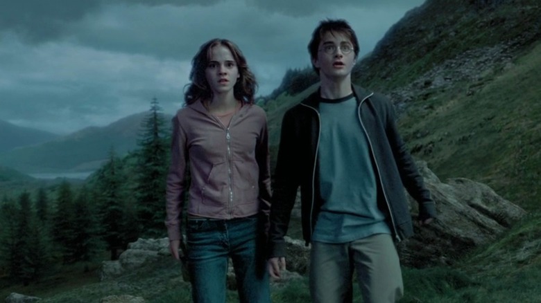 Harry and Hermione look shocked in "Harry Potter and the Prisoner of Azkaban" (2004)