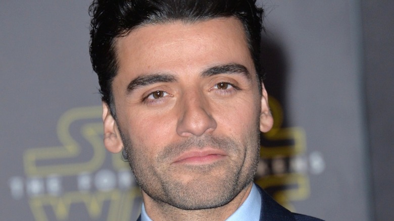 Oscar Isaac posing at Star Wars junket