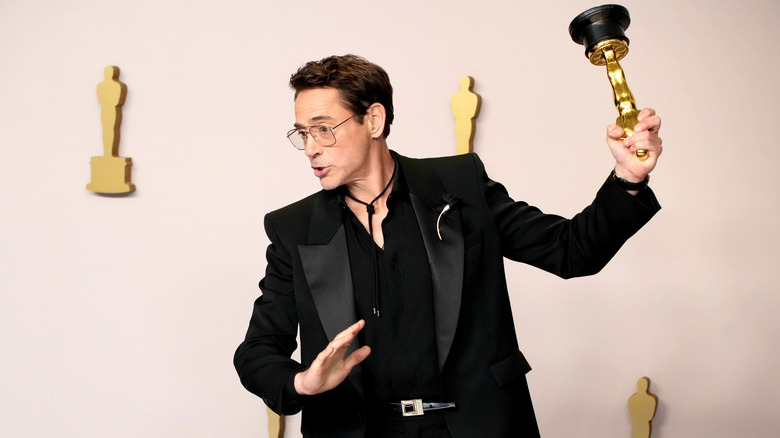 Robert Downey Jr. holding Oscar