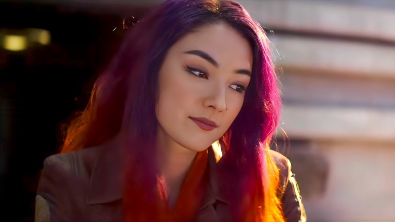 Sabine looking left
