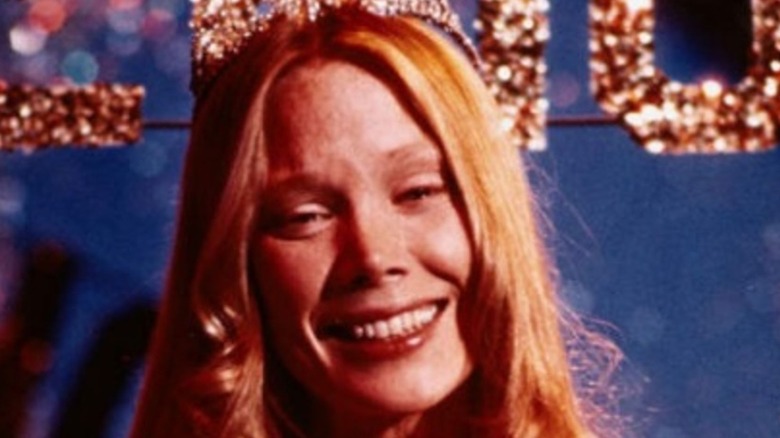 Carrie White prom queen crowning