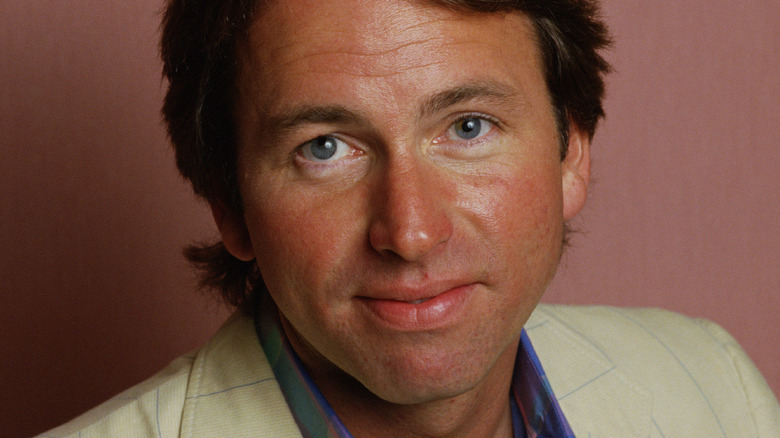 1987: John Ritter best known for his role as "Jack Trupper" on the hit TV series "Three's Company" poses during a 1987 studio portrait session in Beverly Hills, California.