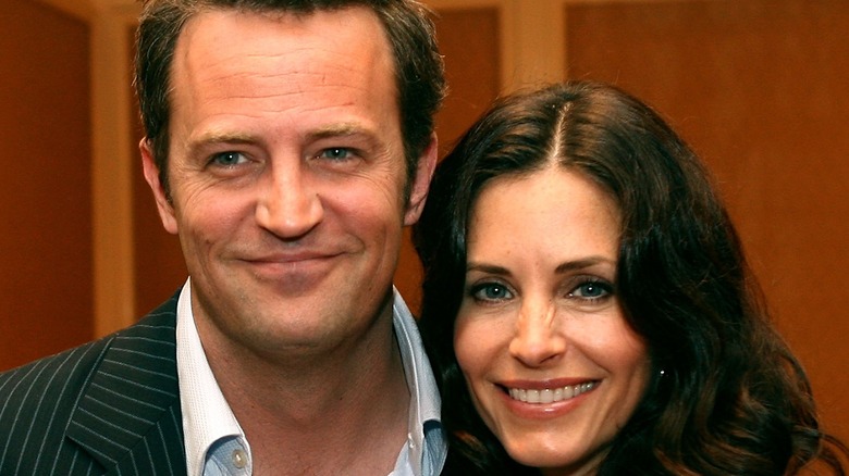 Matthew Perry and Courteney Cox pose together