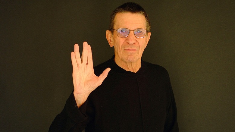 Leonard Nimoy makes Vulcan sign 