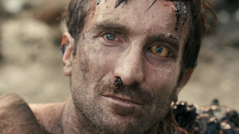 Sharlto Copley staring at spaceship in District 9