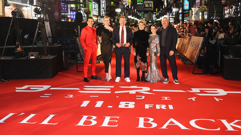 Arnold Schwarzenegger posing with film cast