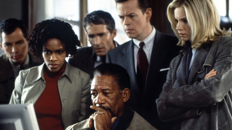 Alex and his cohorts consult a computer in "Along Came a Spider" (2001)