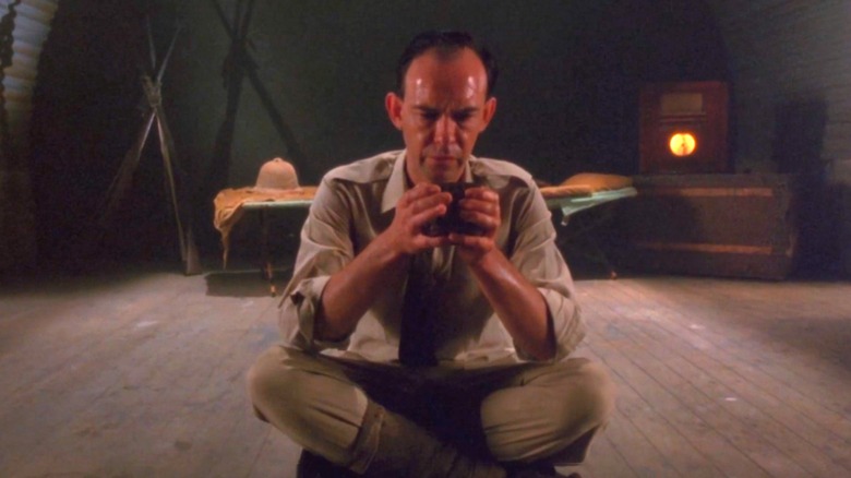 Elliot Spencer solving a puzzle box in Hellbound: Hellraiser II (1988)