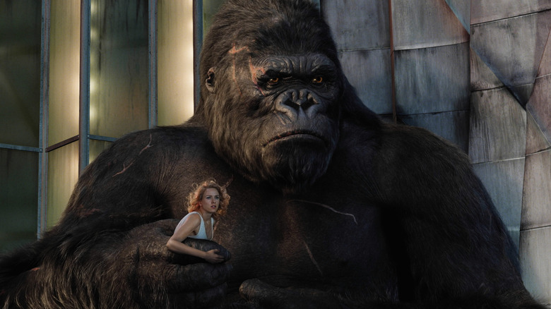 King Kong holding Ann looking grouchy in King Kong (2005)