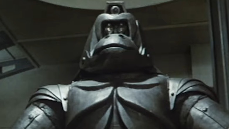 Mechani-Kong looming in "King Kong Escapes" (1967)