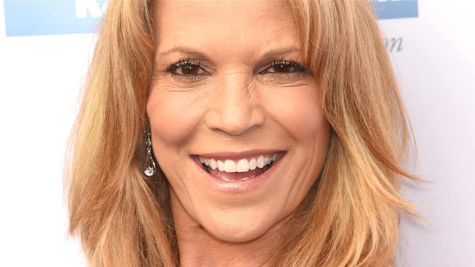 how much does vanna white make annually - Ilustrasi 2