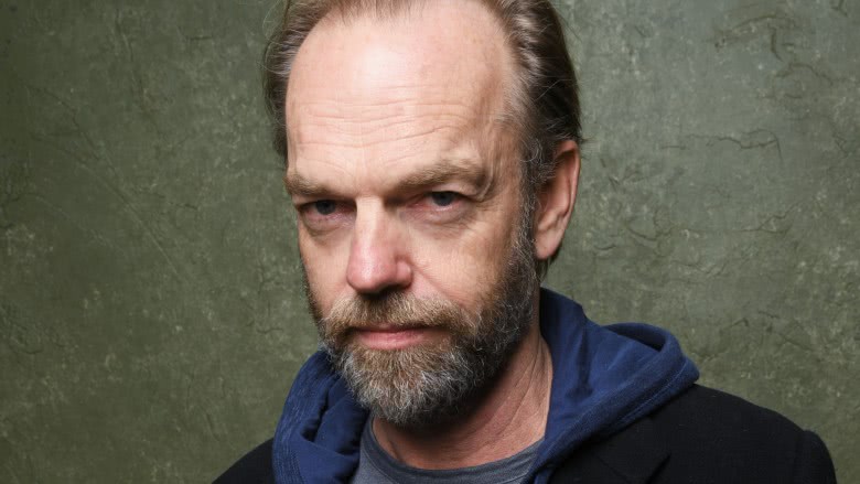 Máquinas Mortais Peter Jackson apresenta personagem de Hugo Weaving; veja