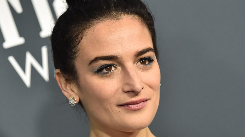 Jenny Slate bun