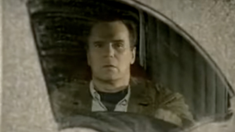 MacGyver drives away