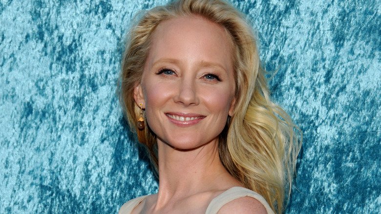 Anne Heche posing at the premiere of 