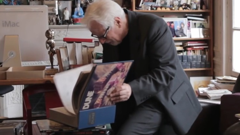 Jodorowsky flipping through Dune bible