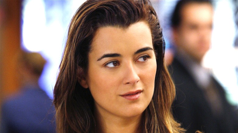 Ziva David glancing