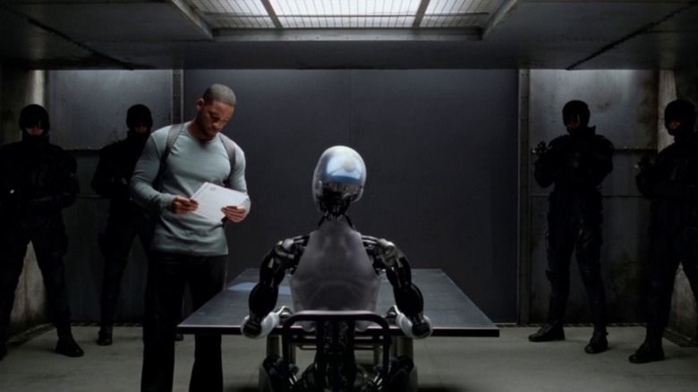 Spooner interrogating Sonny in I, Robot (2004)