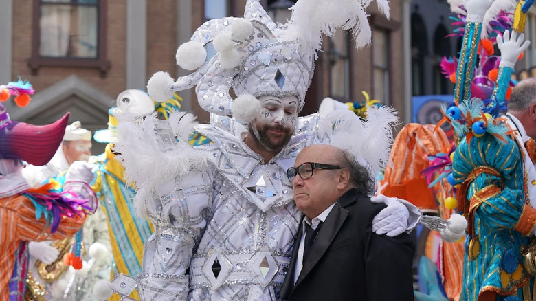 Charlie, dressed as a Mummer, holds Frank in "It's Always Sunny in Philadelphia"