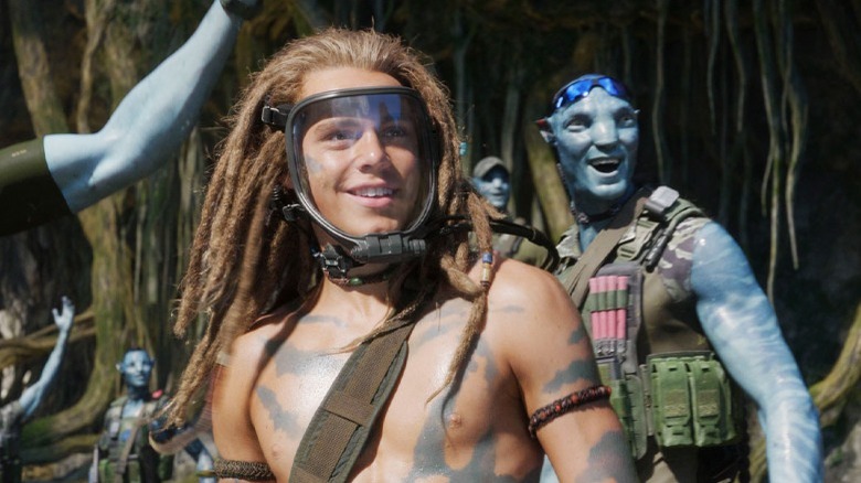 Spider celebrating with avatar Marines