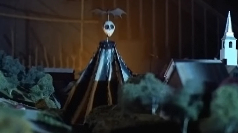 Beetlejuice's carnival top head coming out of floor in Beetlejuice