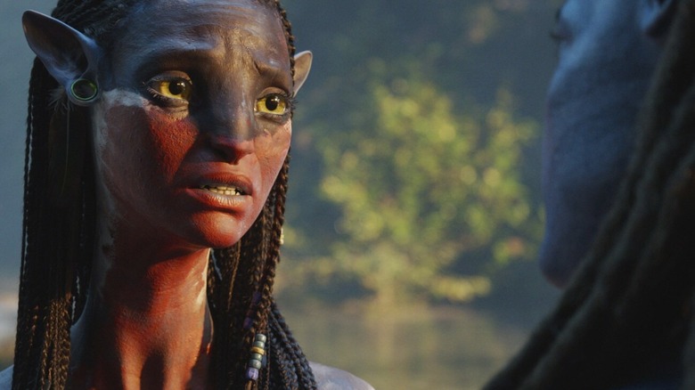 Neytiri wearing the red face paint of the Mangkwan clan in Avatar: Fire and Ash