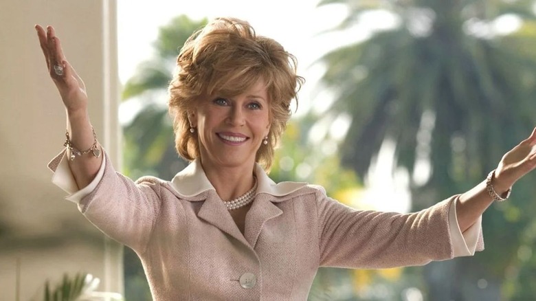 Jane Fonda poses on red carpet