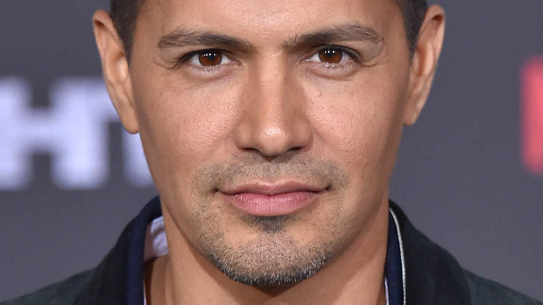 Jay Hernandez posing